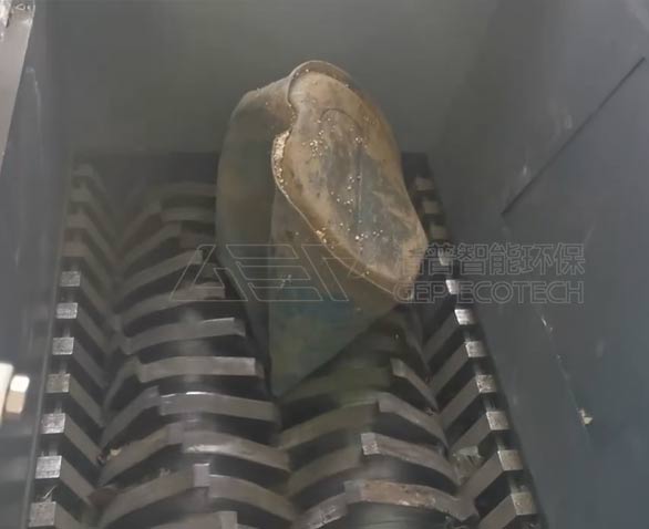 塑料桶破碎機處置項目現場視頻 塑料桶破碎機處置項目現場視頻